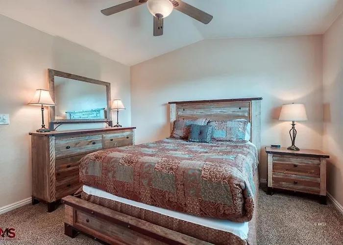 3Br / 2Ba Townhome With Pool, Patio, Wifi, Washer/Dryer