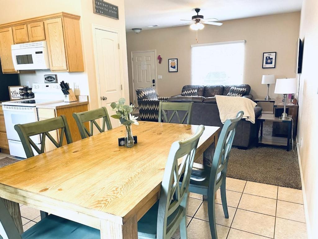 3br / 2ba Townhome With Pool, Patio, Wifi, Washer/dryer * Kanab